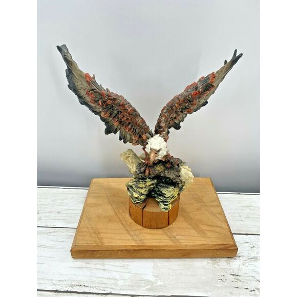 American Bald Eagle Mounted Sculpture Statue Resin Bird On Wood Mount Vintage - Picture 4 of 12